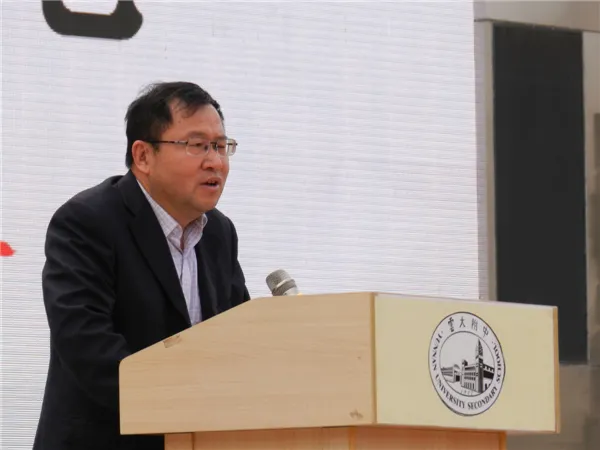 7、刘卫华副校长宣布上学期我校师生所获得的各级各项荣誉及学期评优名单